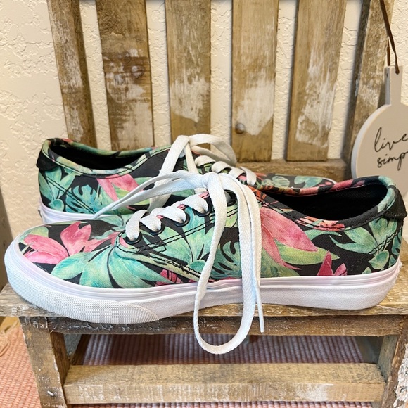 Tropical Vans - Picture 3 of 7